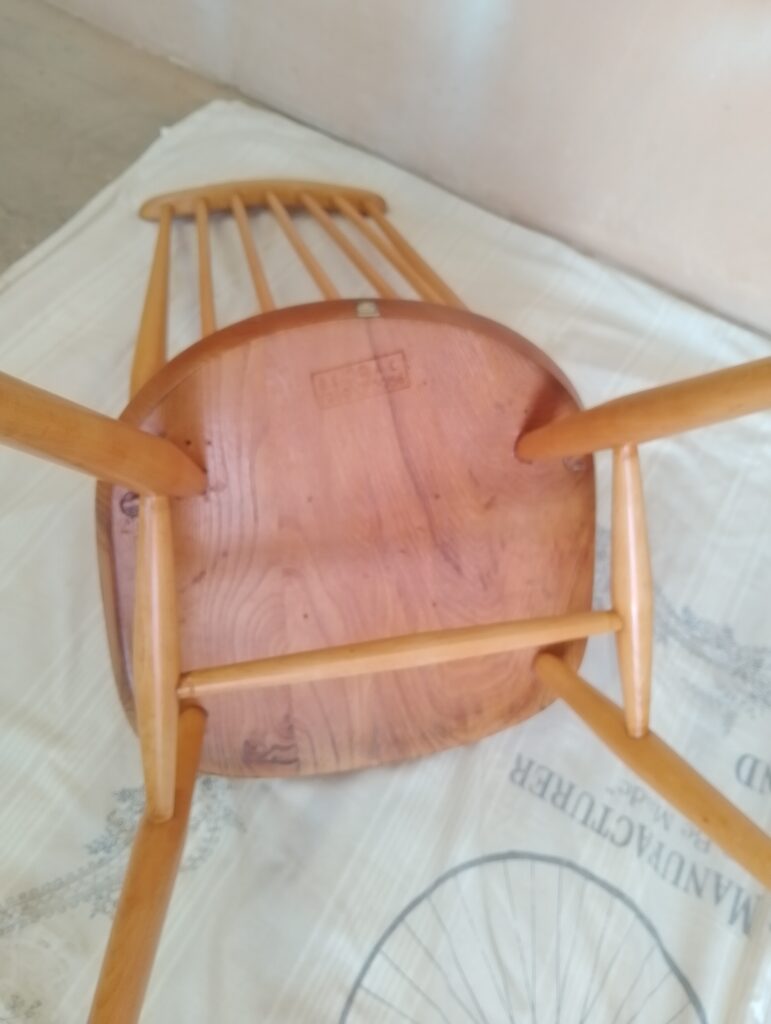 Close-up of Ercol Goldsmith armchair view of the underneath of the seat and blue label