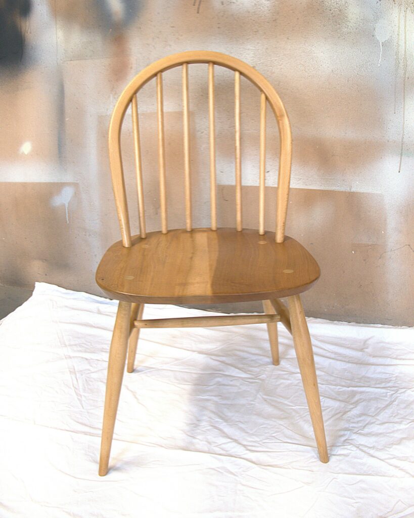 Vintage Ercol Windsor model 370 dining chair with beautifully grained elm seat and beech spindle back and legs, professionally refinished by Artabelle Furniture. Classic British mid-century design.